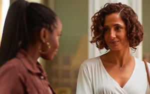 Ellen some com Sofia agora e engana a polícia em Dona de Mim