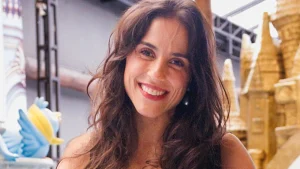 Camilla Camargo brilha com estilo casual e confortável na festa de aniversário de Clara